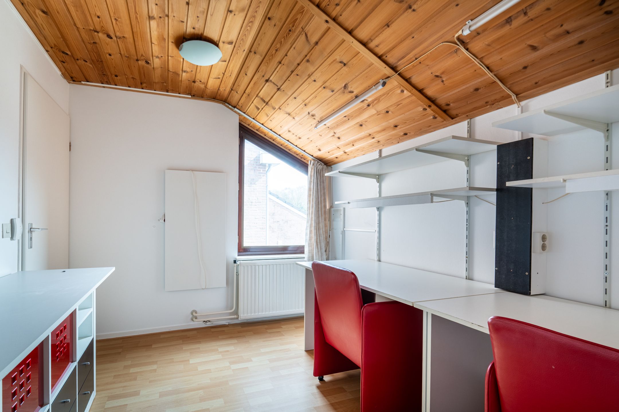 Family Home with Garage and 4 Bedrooms in Child-Friendly Neighborhood — 15