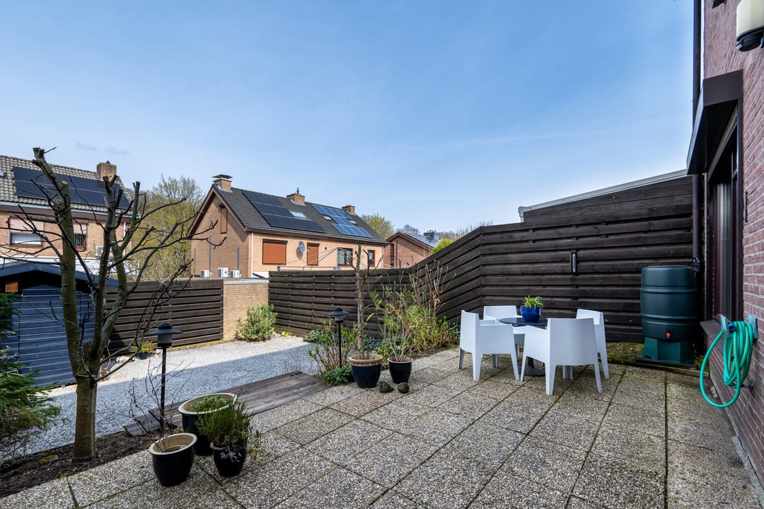 Family Home with Garage and 4 Bedrooms in Child-Friendly Neighborhood — 19