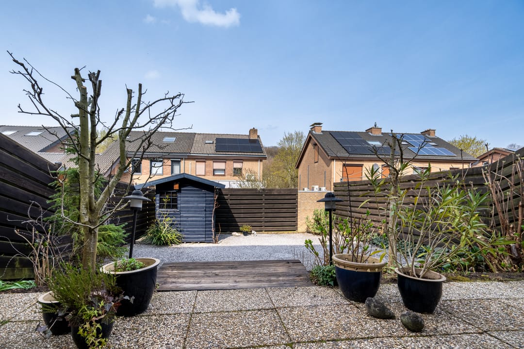 Family Home with Garage and 4 Bedrooms in Child-Friendly Neighborhood — 20