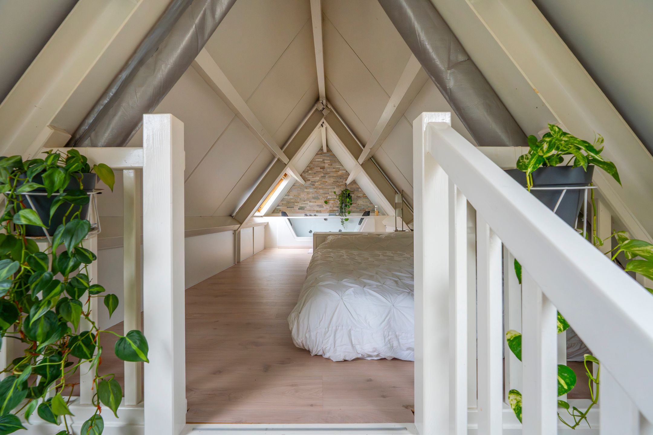 Charming Loft Apartment with Mezzanine and Balcony on the Oudegracht — 12