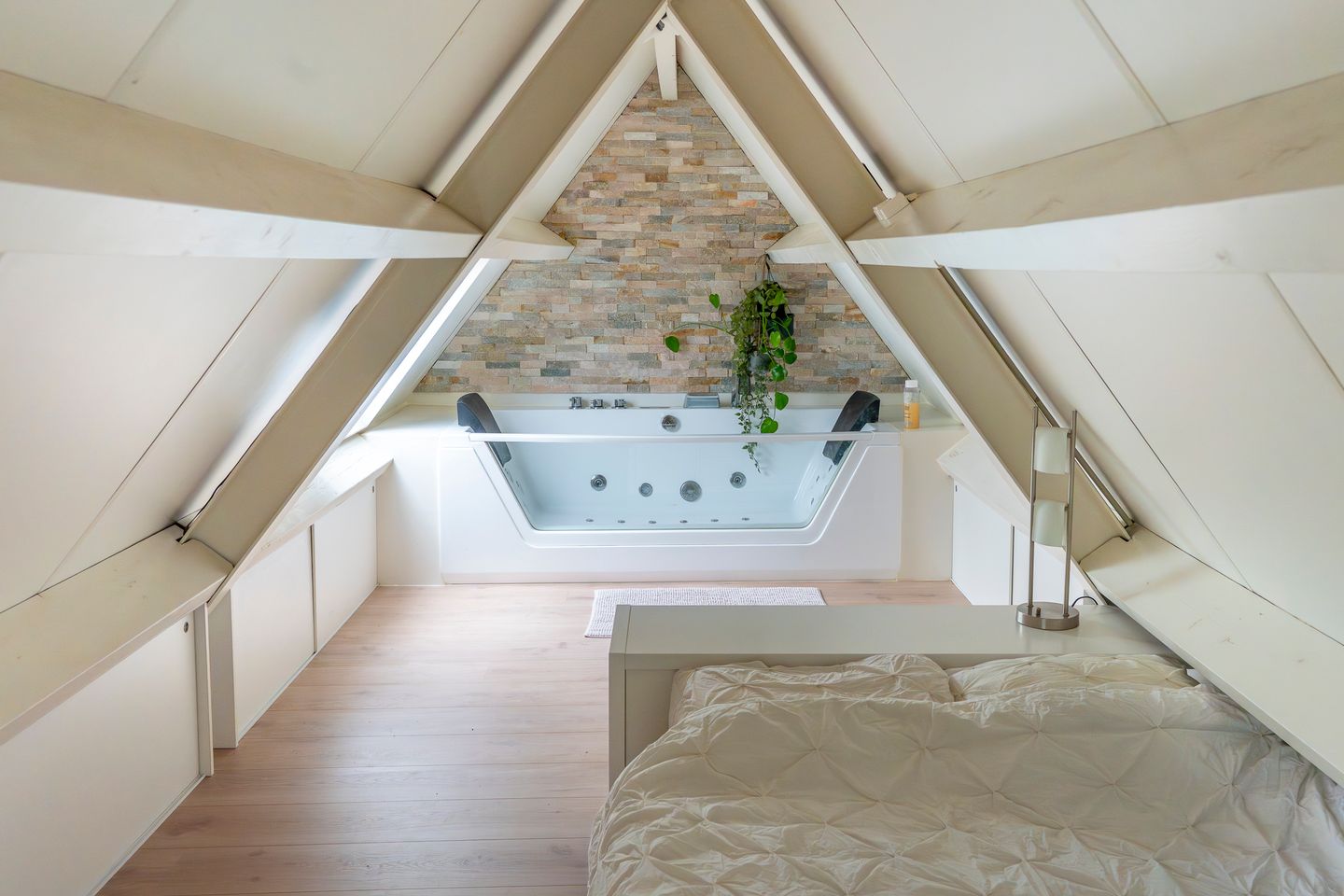 Charming Loft Apartment with Mezzanine and Balcony on the Oudegracht — 14
