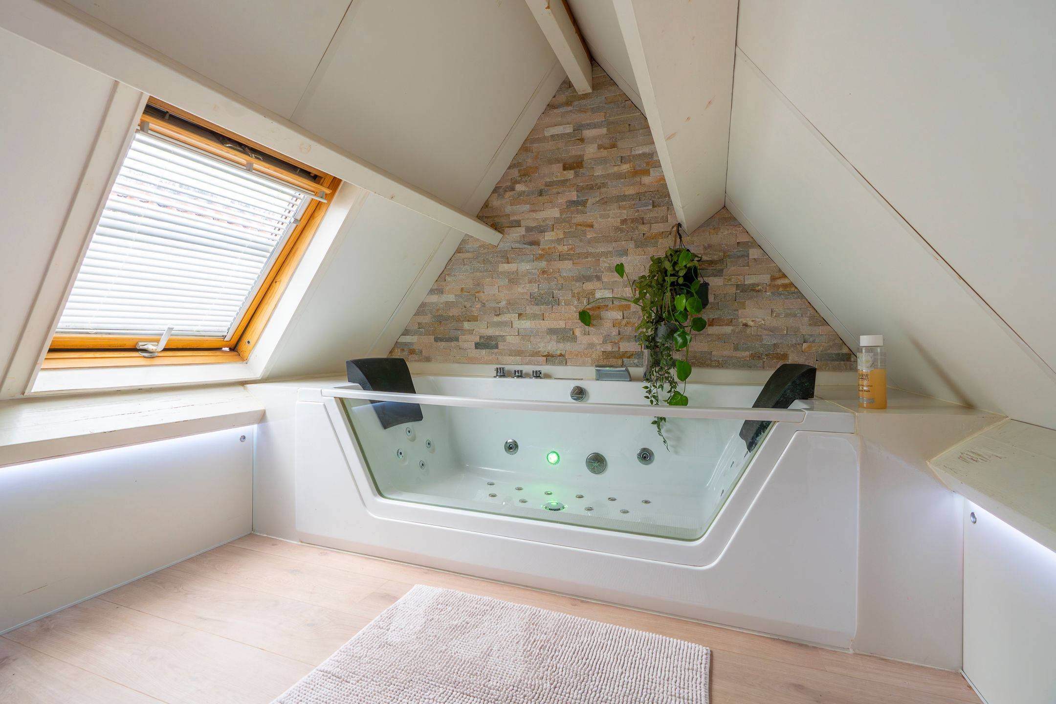 Charming Loft Apartment with Mezzanine and Balcony on the Oudegracht — 15