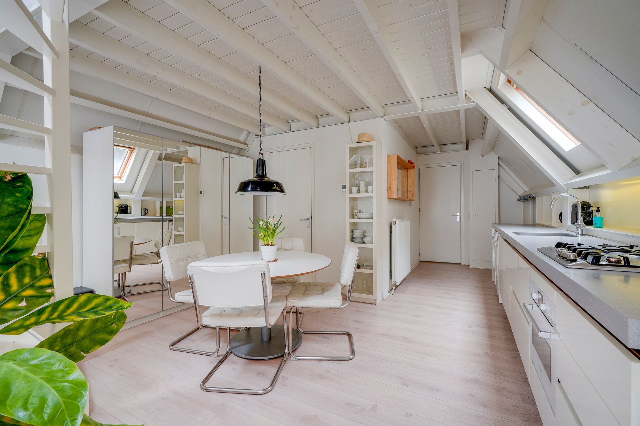 Charming Loft Apartment with Mezzanine and Balcony on the Oudegracht — 21