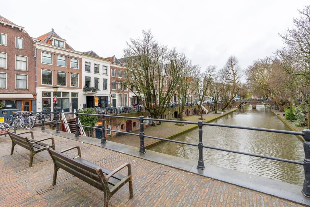 Charming Loft Apartment with Mezzanine and Balcony on the Oudegracht — 28