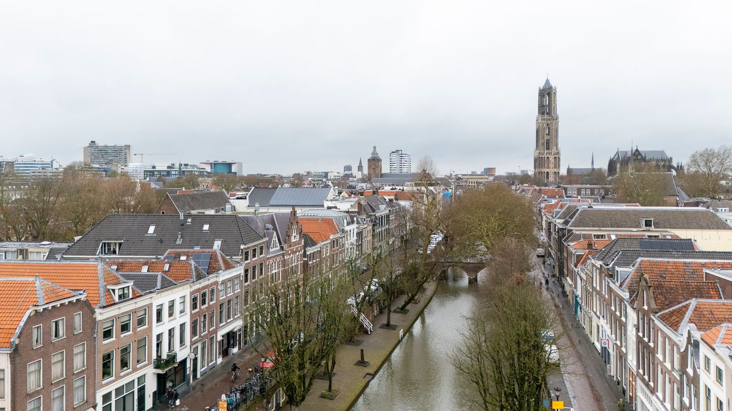 Charming Loft Apartment with Mezzanine and Balcony on the Oudegracht — 29