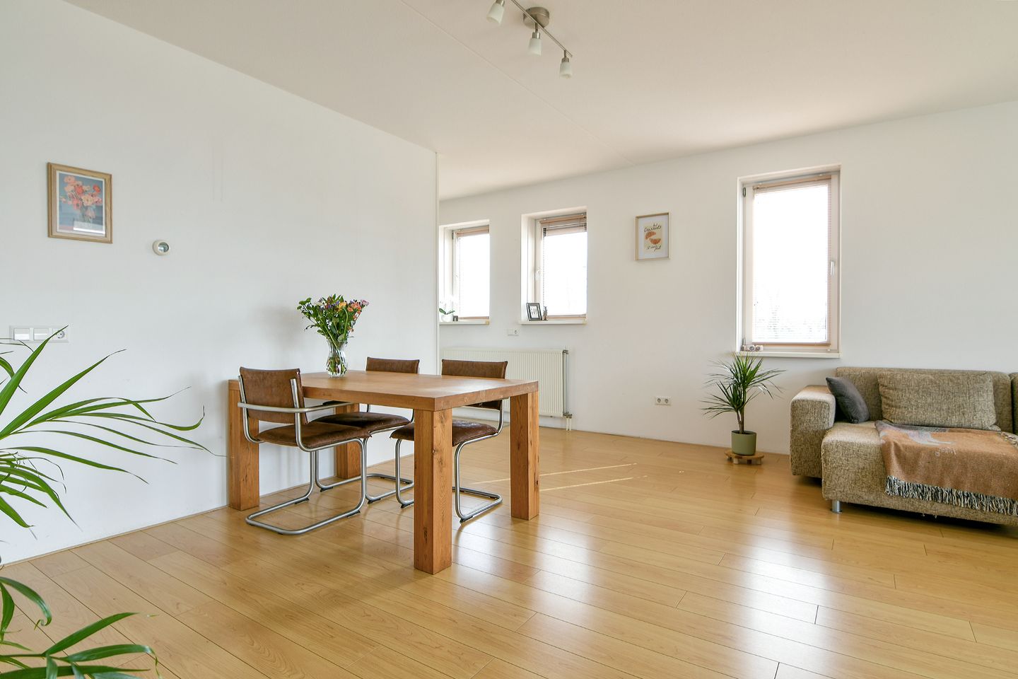 Spacious corner apartment with 3 bedrooms and private parking in Floriande West — 13
