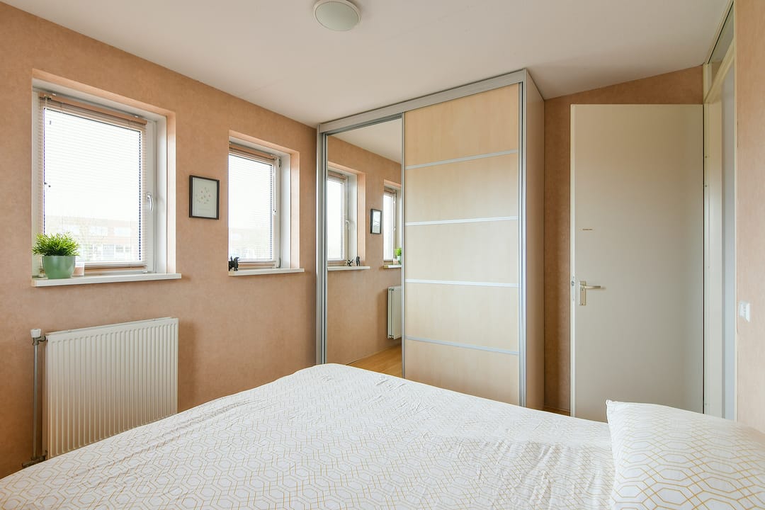 Spacious corner apartment with 3 bedrooms and private parking in Floriande West — 21