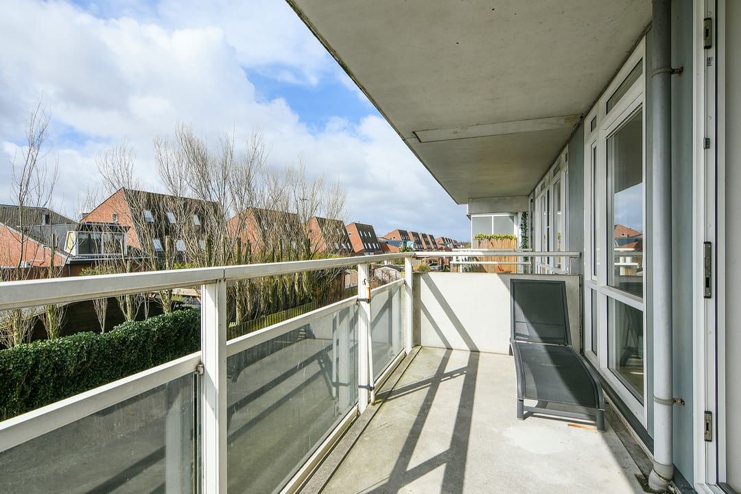 Spacious corner apartment with 3 bedrooms and private parking in Floriande West — 27
