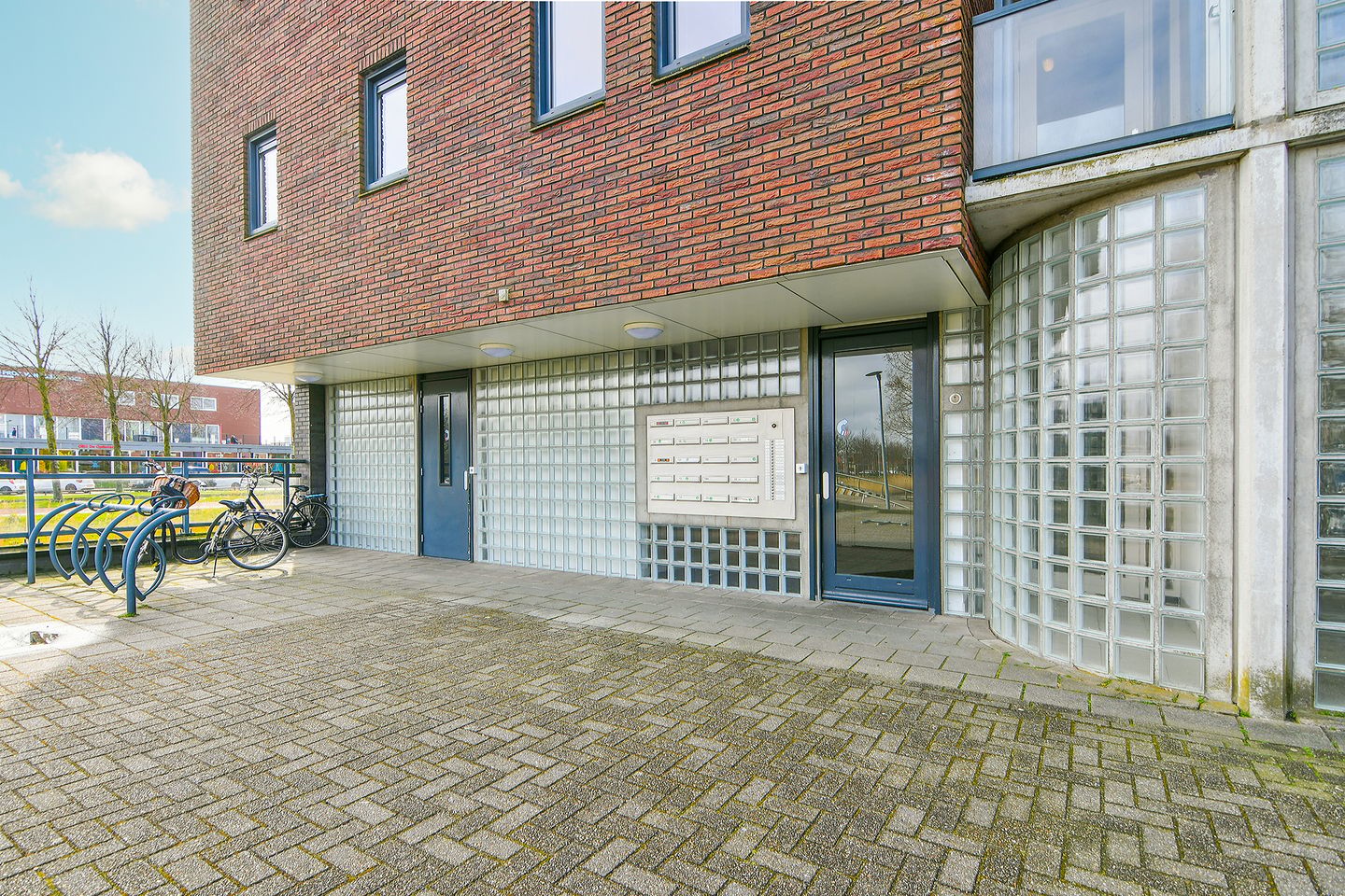 Spacious corner apartment with 3 bedrooms and private parking in Floriande West — 28