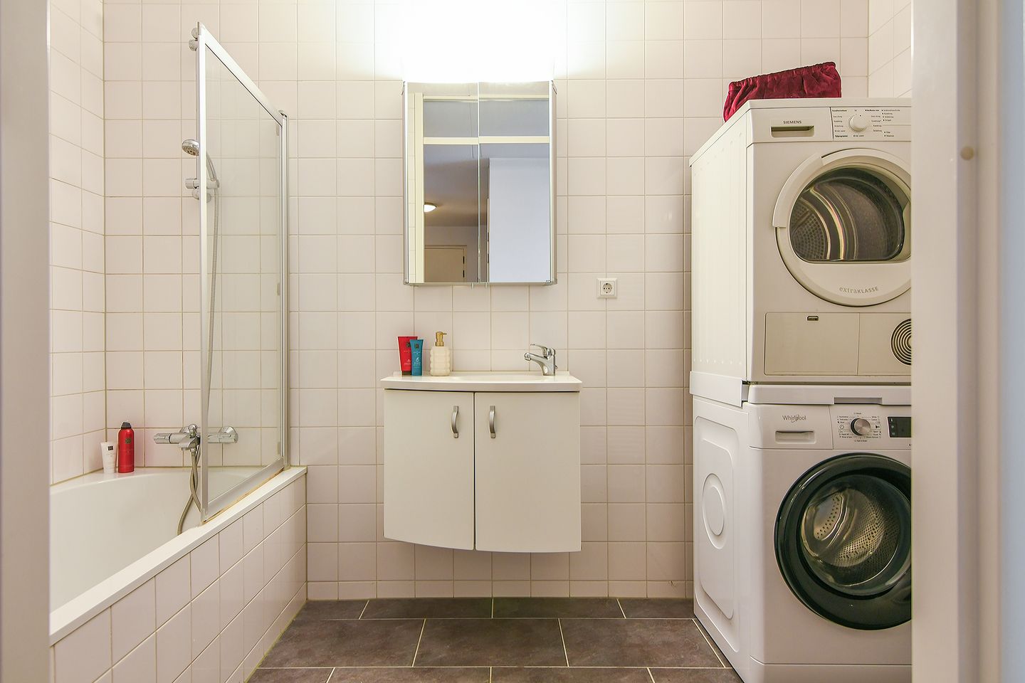 Spacious corner apartment with 3 bedrooms and private parking in Floriande West — 18