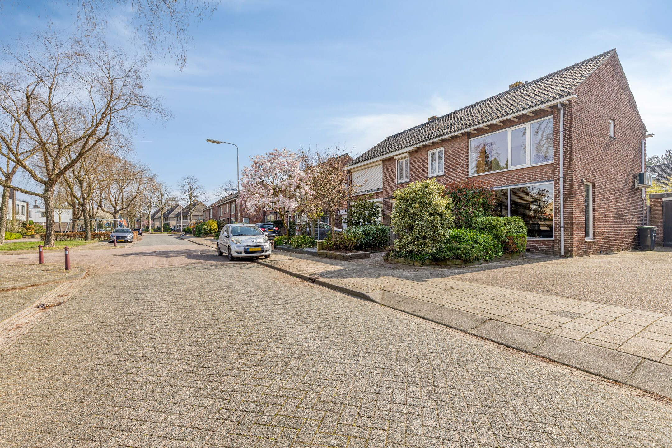 Well-Maintained Semi-Detached Home with Garage, Driveway and South-Facing Garden in Oss — 44