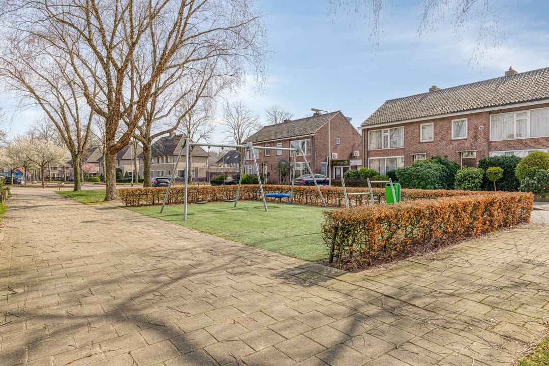 Well-Maintained Semi-Detached Home with Garage, Driveway and South-Facing Garden in Oss — 46