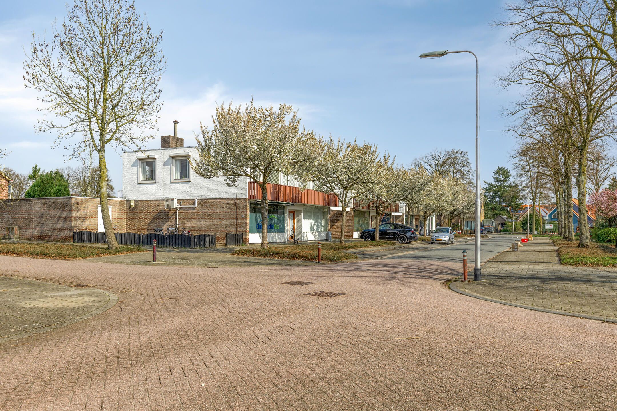 Well-Maintained Semi-Detached Home with Garage, Driveway and South-Facing Garden in Oss — 47