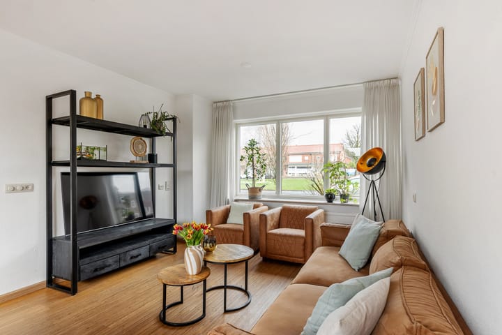 Photo 2 of Hobbemastraat 4