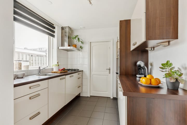 Photo 3 of Hobbemastraat 4