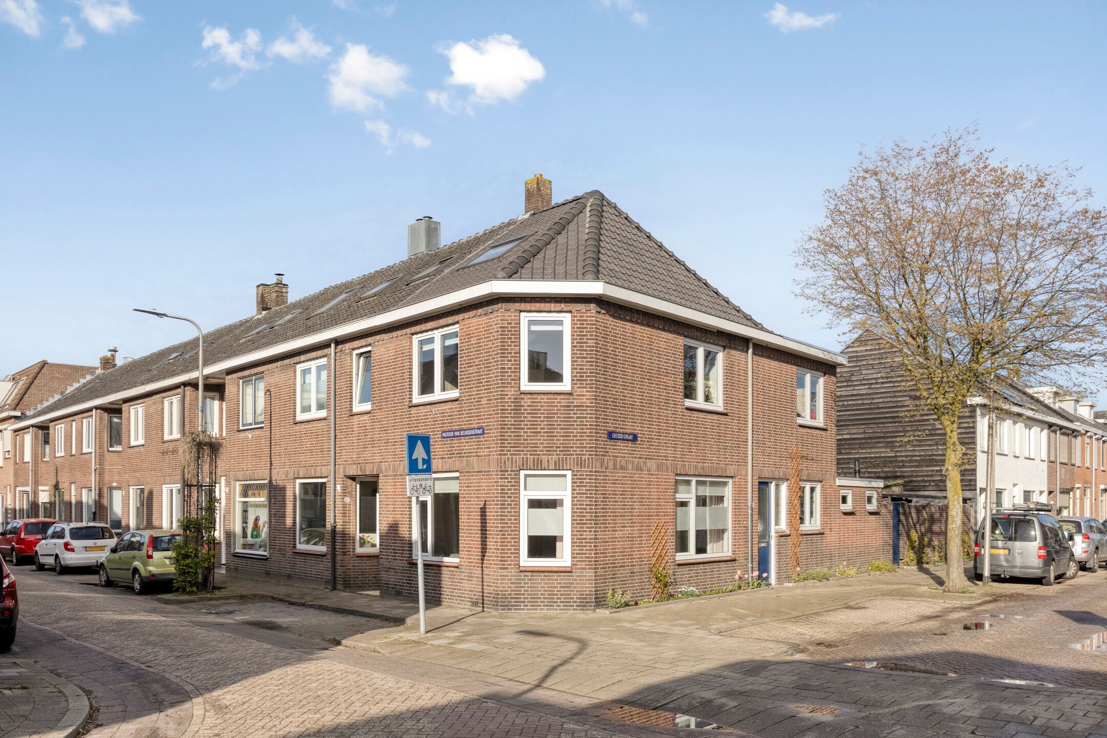 Charming Move-in Ready End Terrace Home Near Tilburg City Center — 44