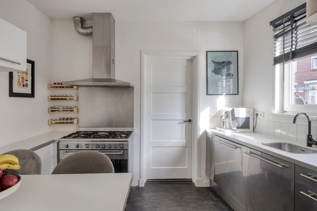Charming Move-in Ready End Terrace Home Near Tilburg City Center — 15