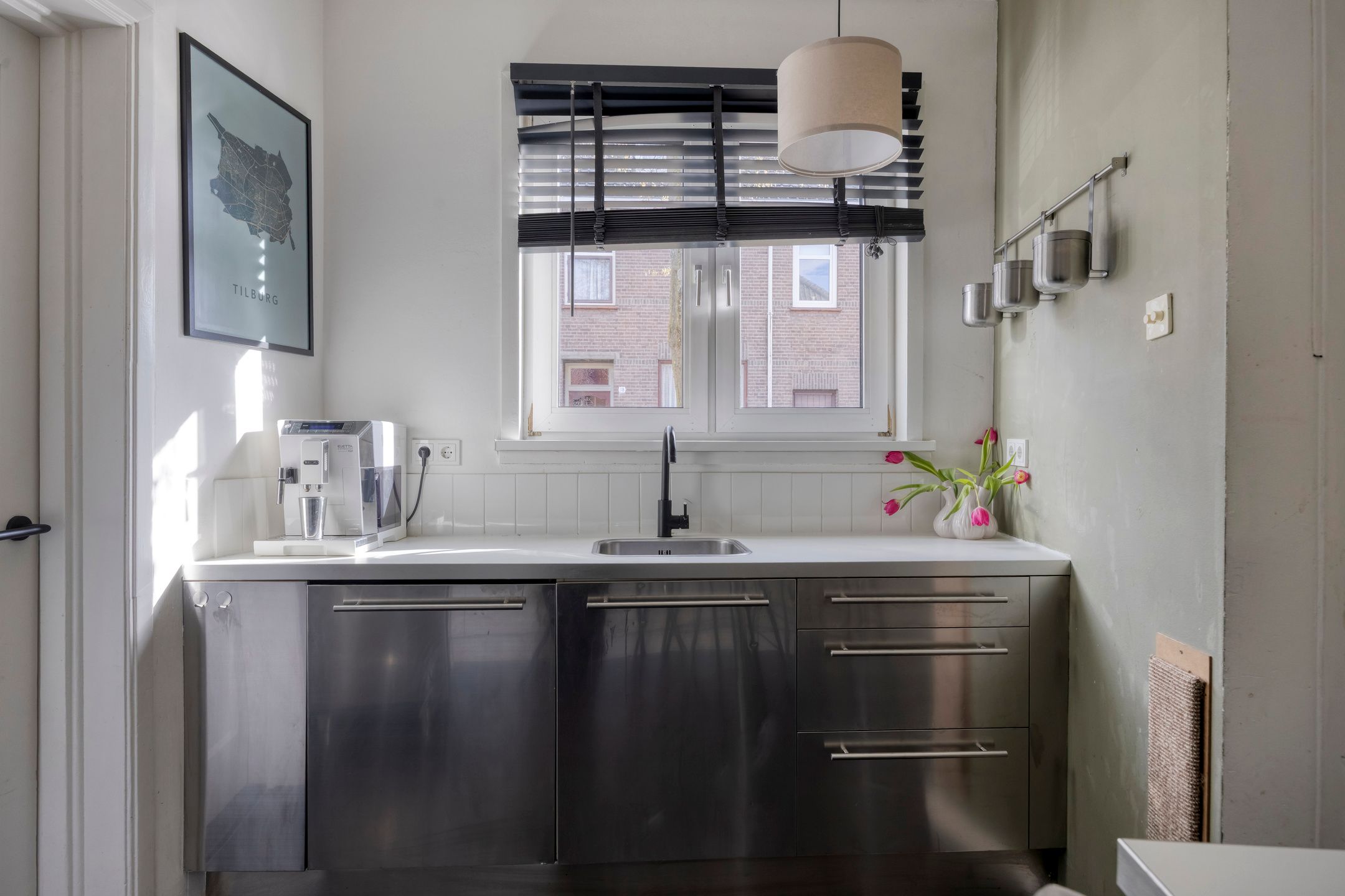 Charming Move-in Ready End Terrace Home Near Tilburg City Center — 16