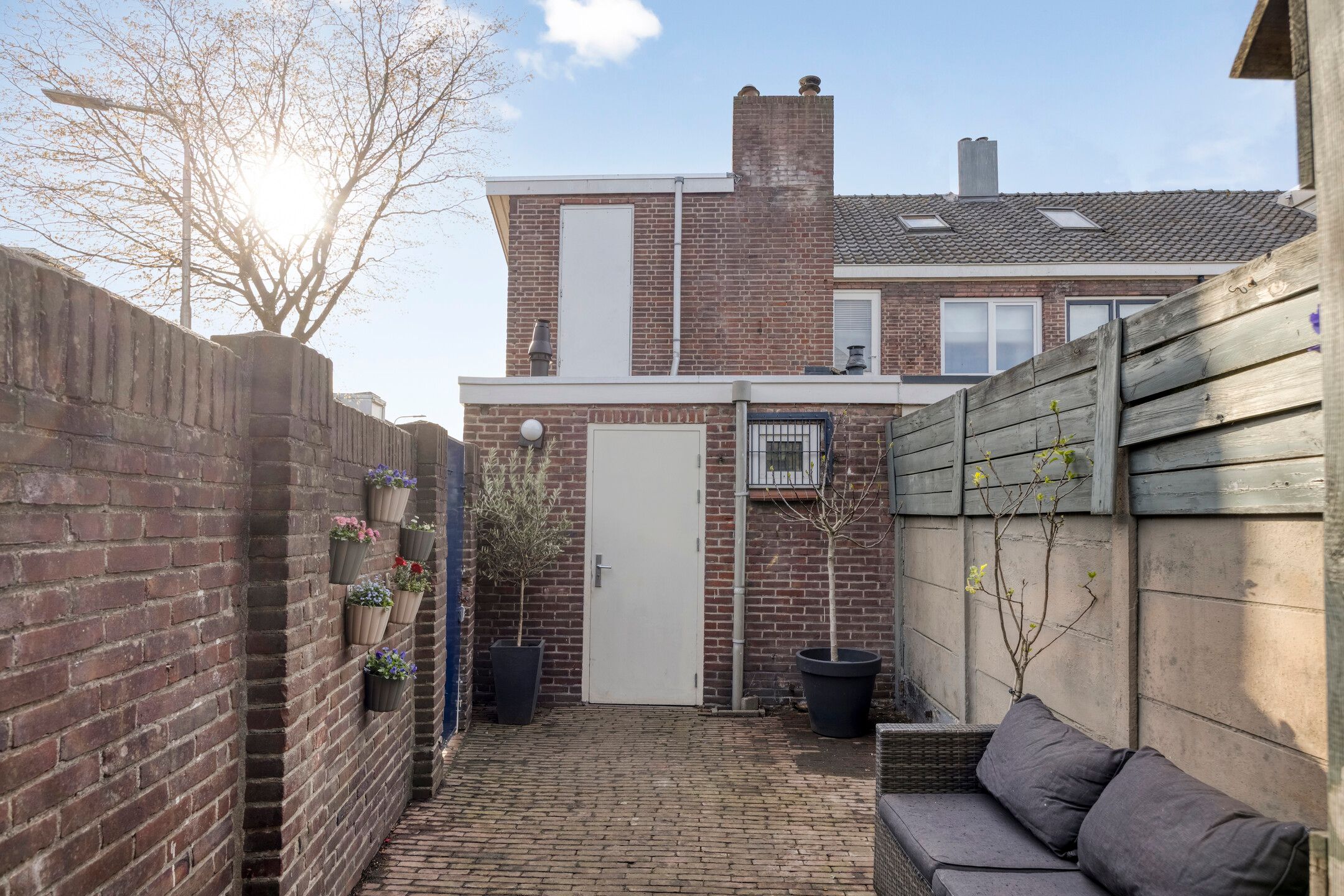 Charming Move-in Ready End Terrace Home Near Tilburg City Center — 42