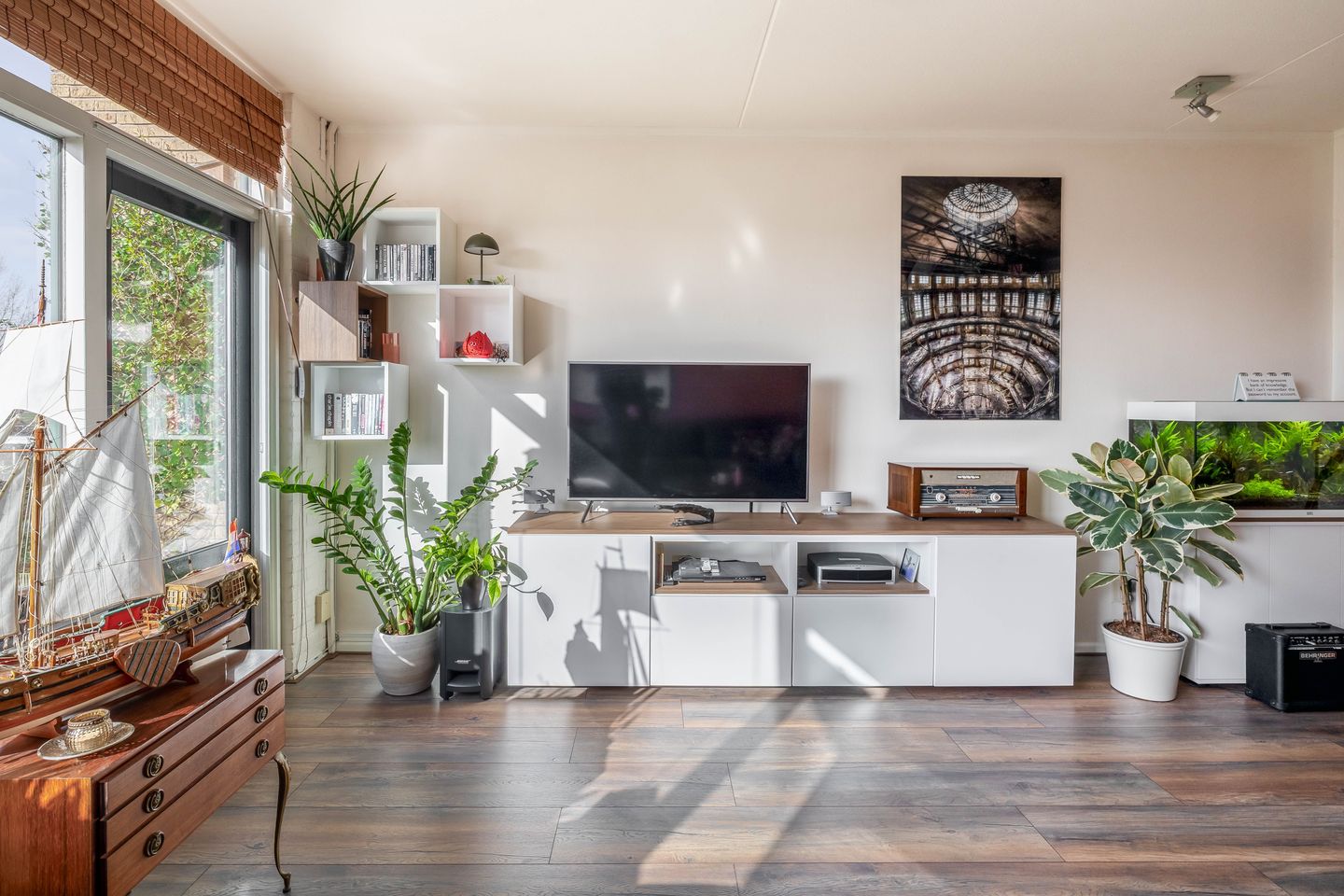 Foto 14 van van der Waalsstraat 25