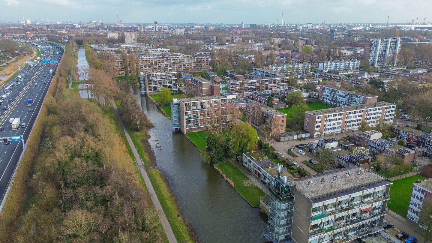 Foto 44 van van der Waalsstraat 25