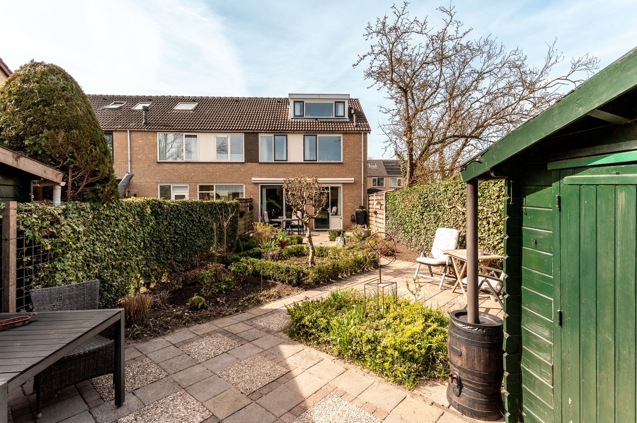 Corner House with Deep Garden and Open Rear View — 30