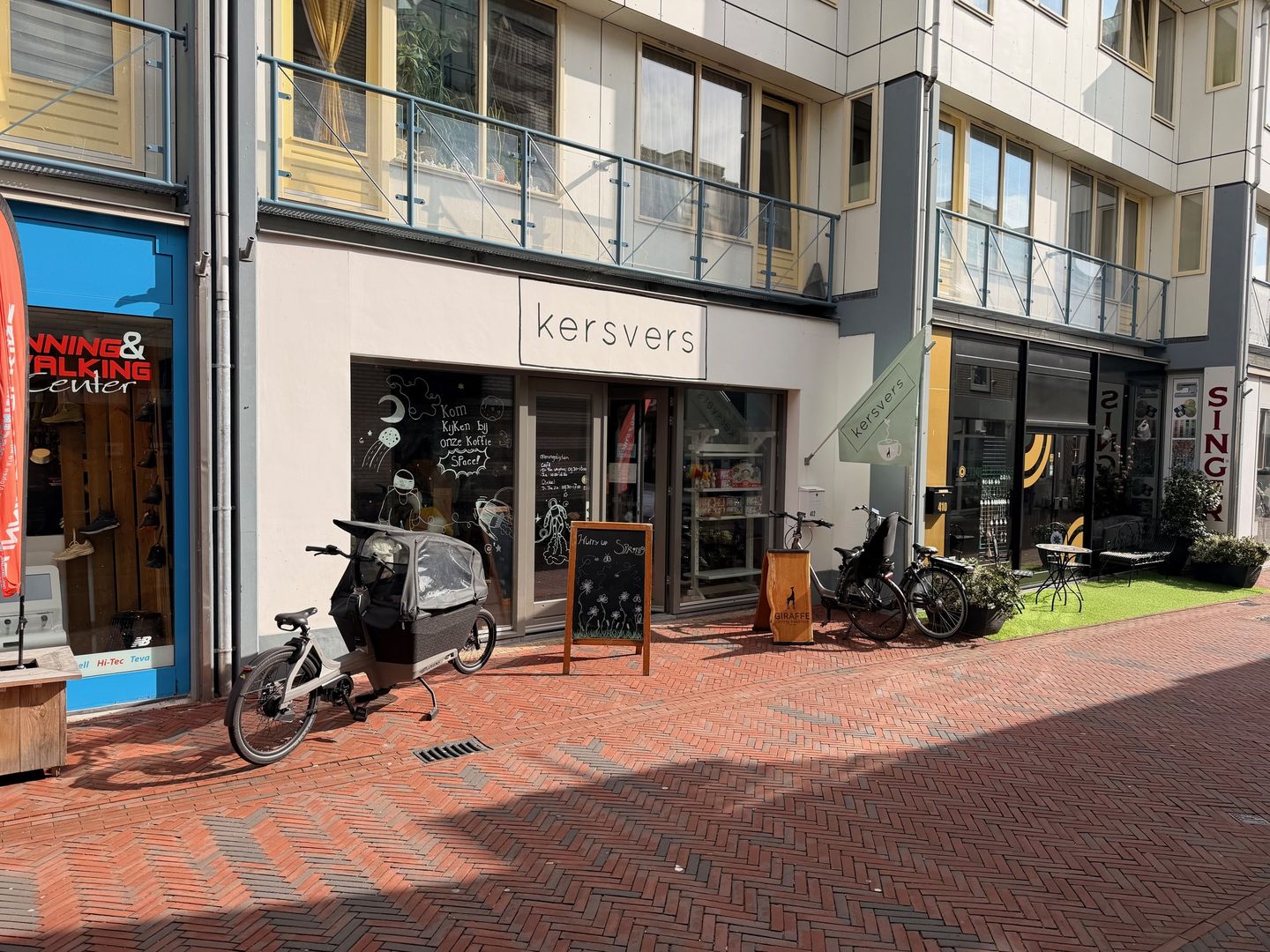 View photo 2 of Raadhuisstraat 412