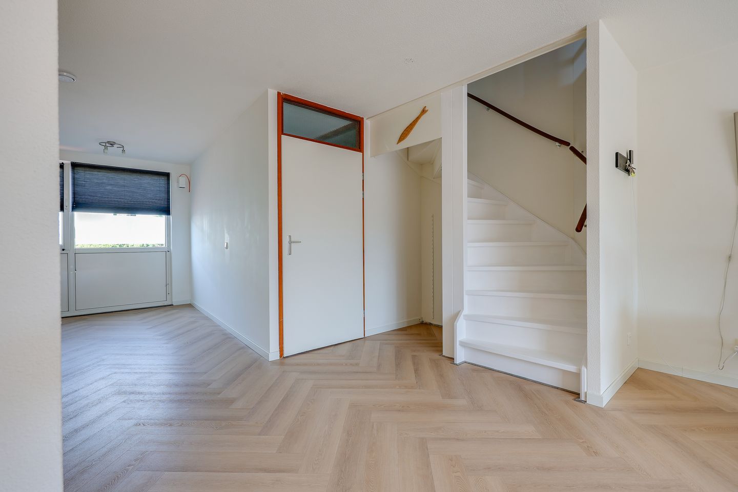 Photo 10 of E. du Perronstraat 35