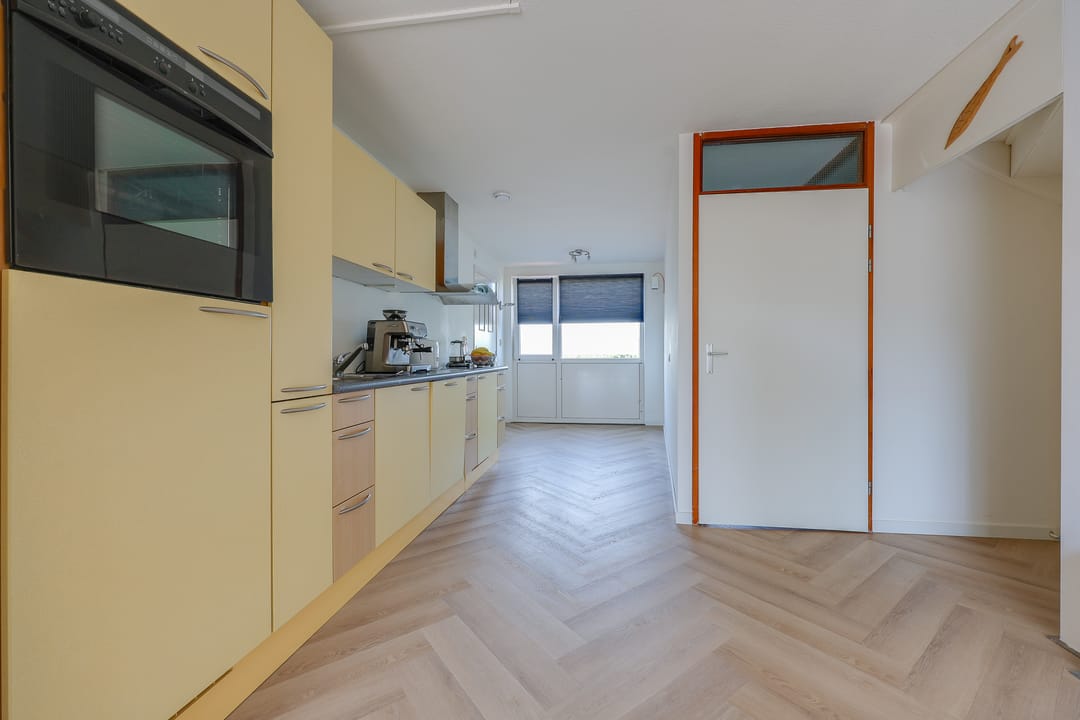 Photo 11 of E. du Perronstraat 35