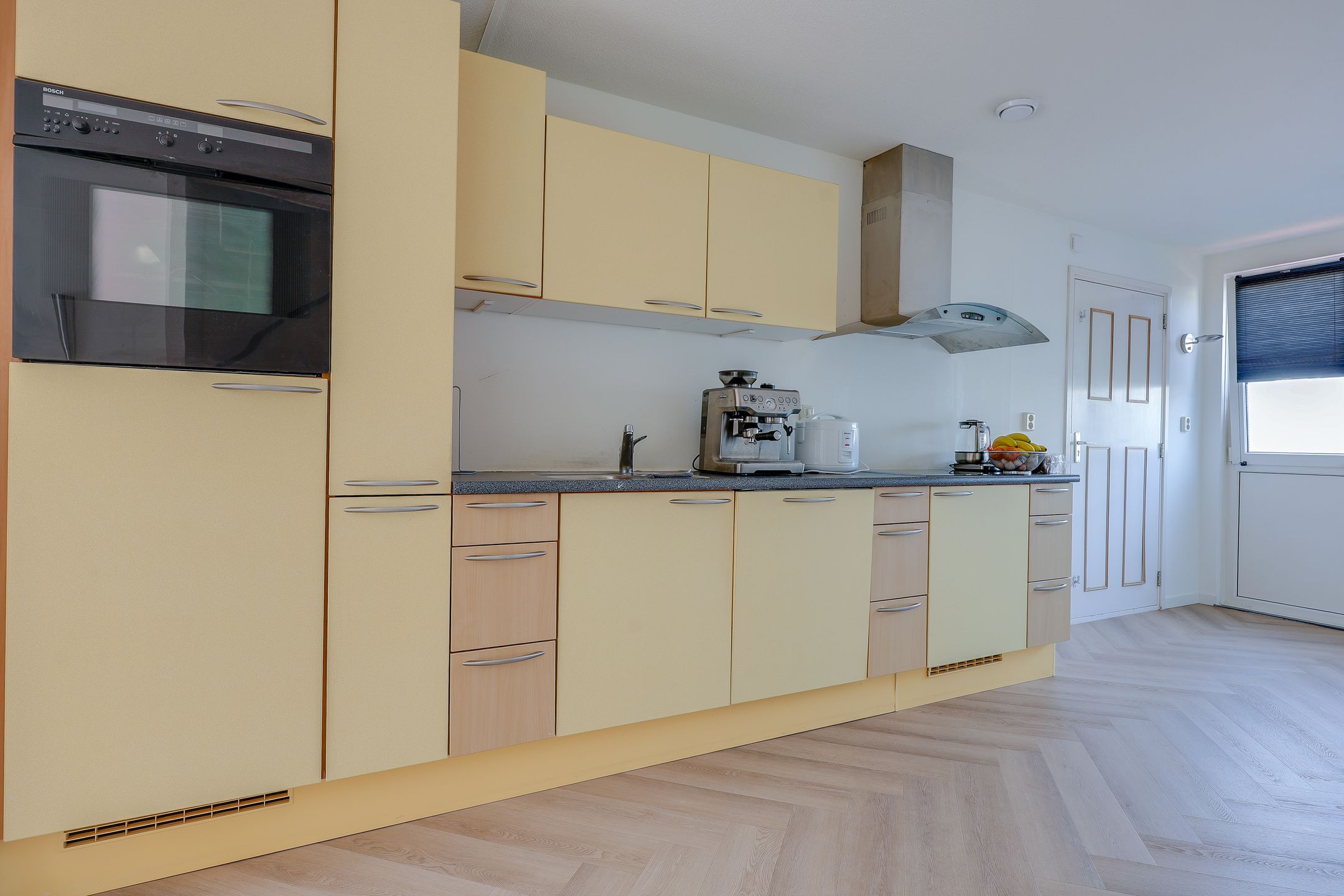 Photo 12 of E. du Perronstraat 35