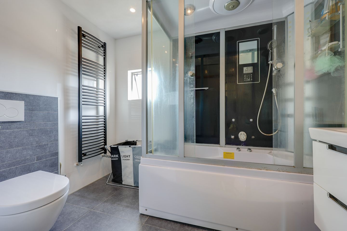 Photo 20 of E. du Perronstraat 35