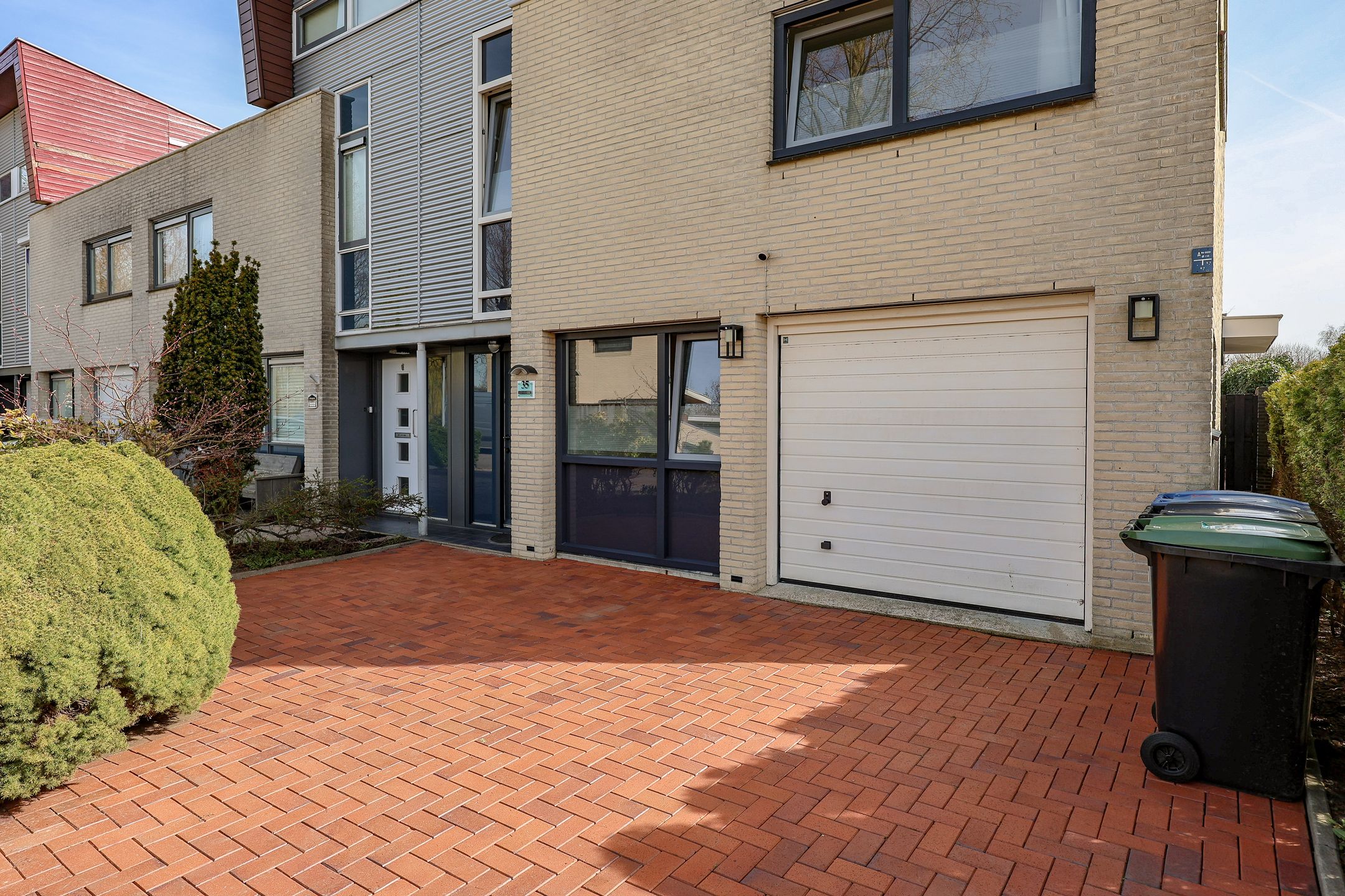 Photo 42 of E. du Perronstraat 35