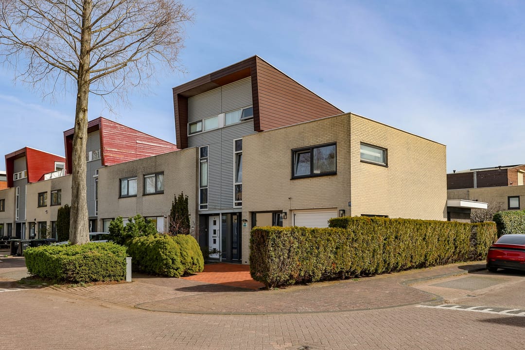 Photo 43 of E. du Perronstraat 35