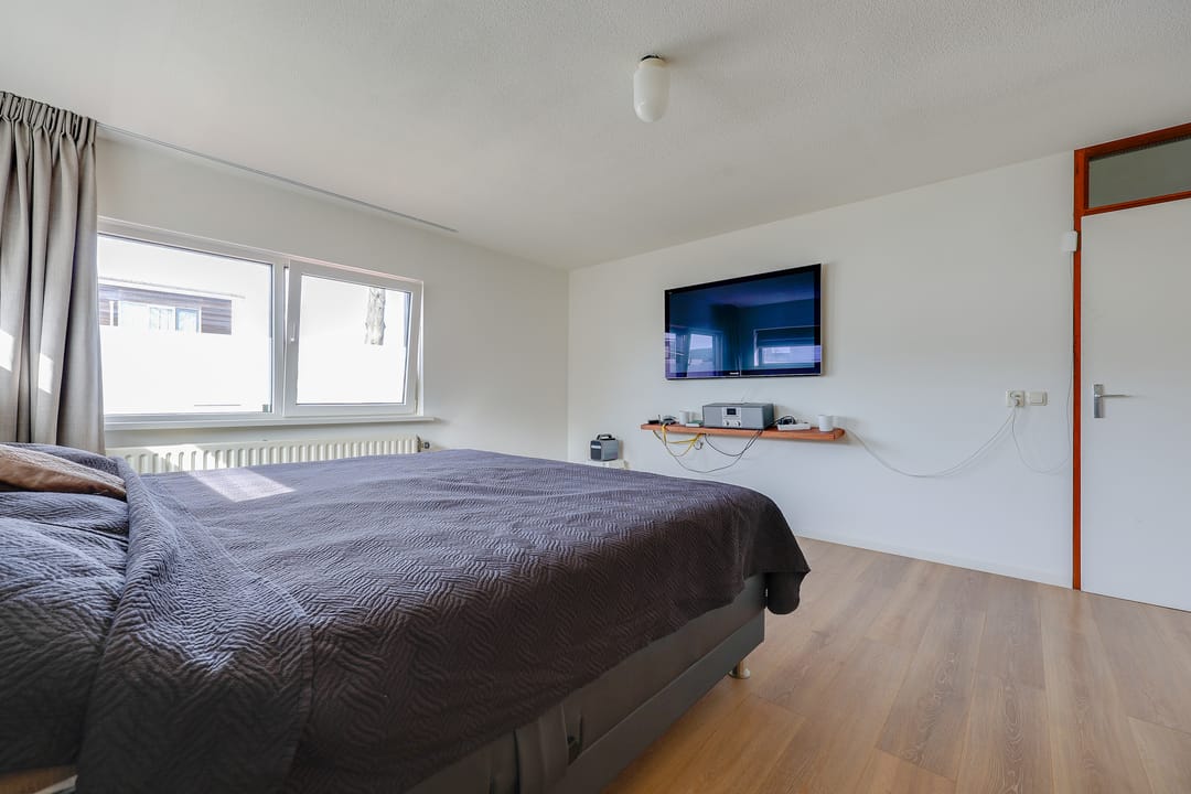 Photo 22 of E. du Perronstraat 35