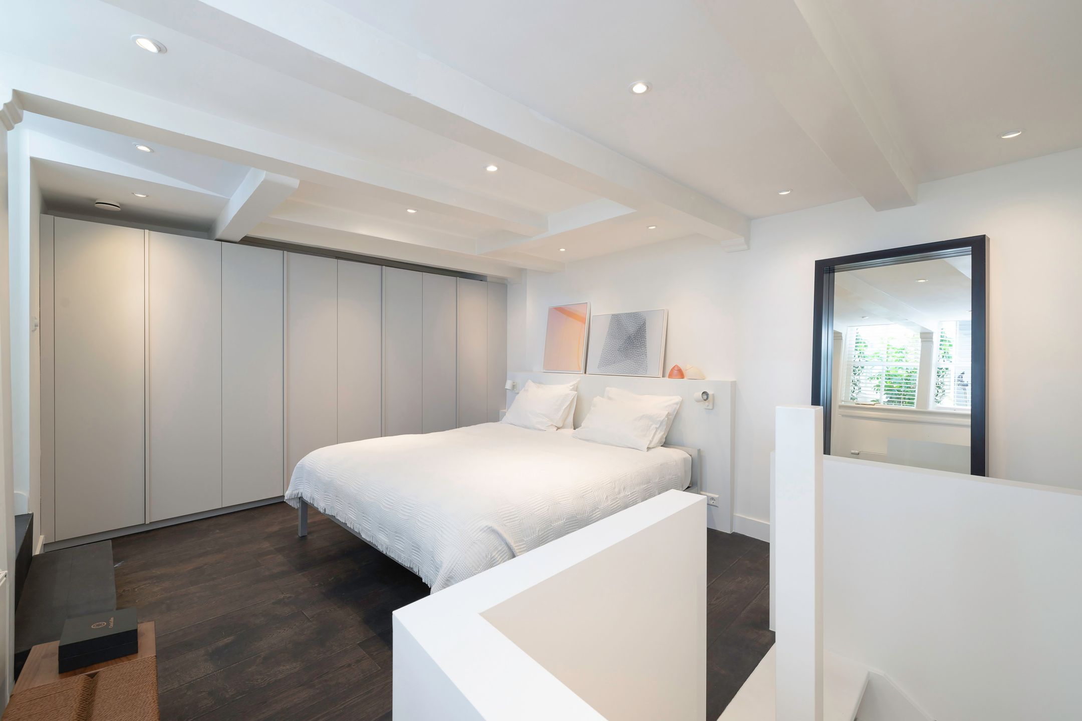 Exceptional 17th-Century Canal Apartment with High-End Turnkey Finish — 17