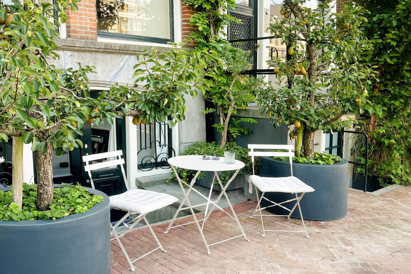 Exceptional 17th-Century Canal Apartment with High-End Turnkey Finish — 39