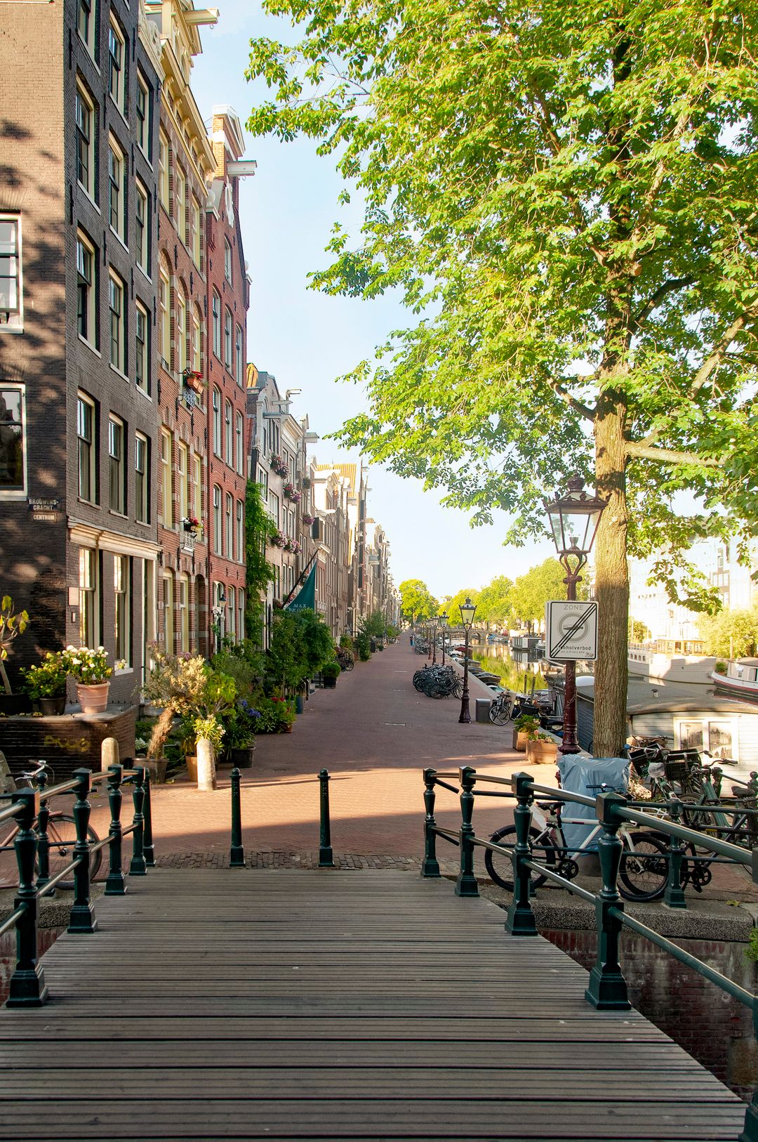 Exceptional 17th-Century Canal Apartment with High-End Turnkey Finish — 42