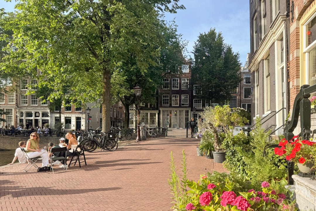 Exceptional 17th-Century Canal Apartment with High-End Turnkey Finish — 45