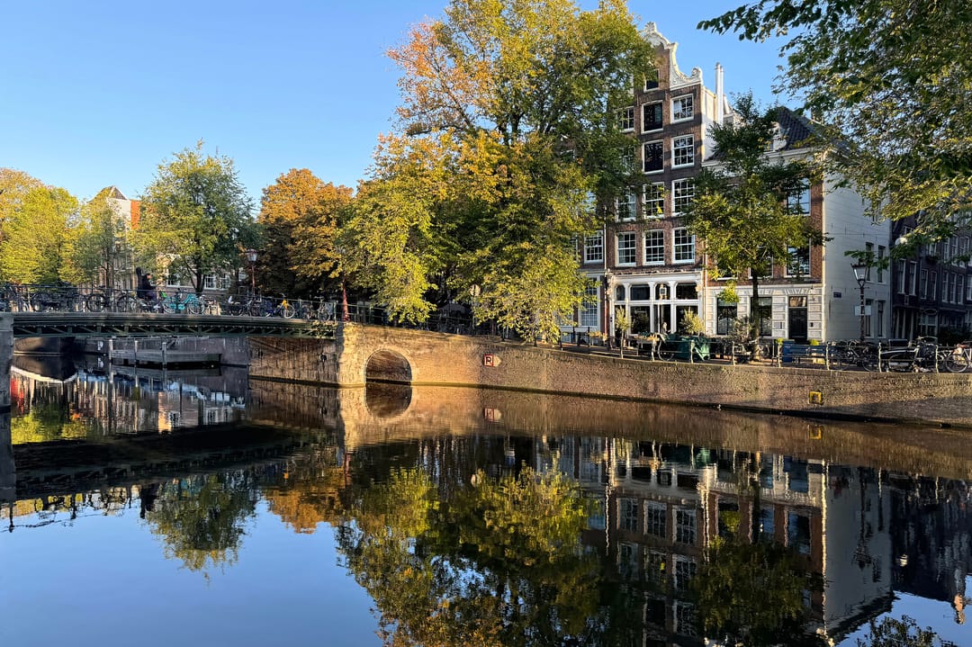 Exceptional 17th-Century Canal Apartment with High-End Turnkey Finish — 46