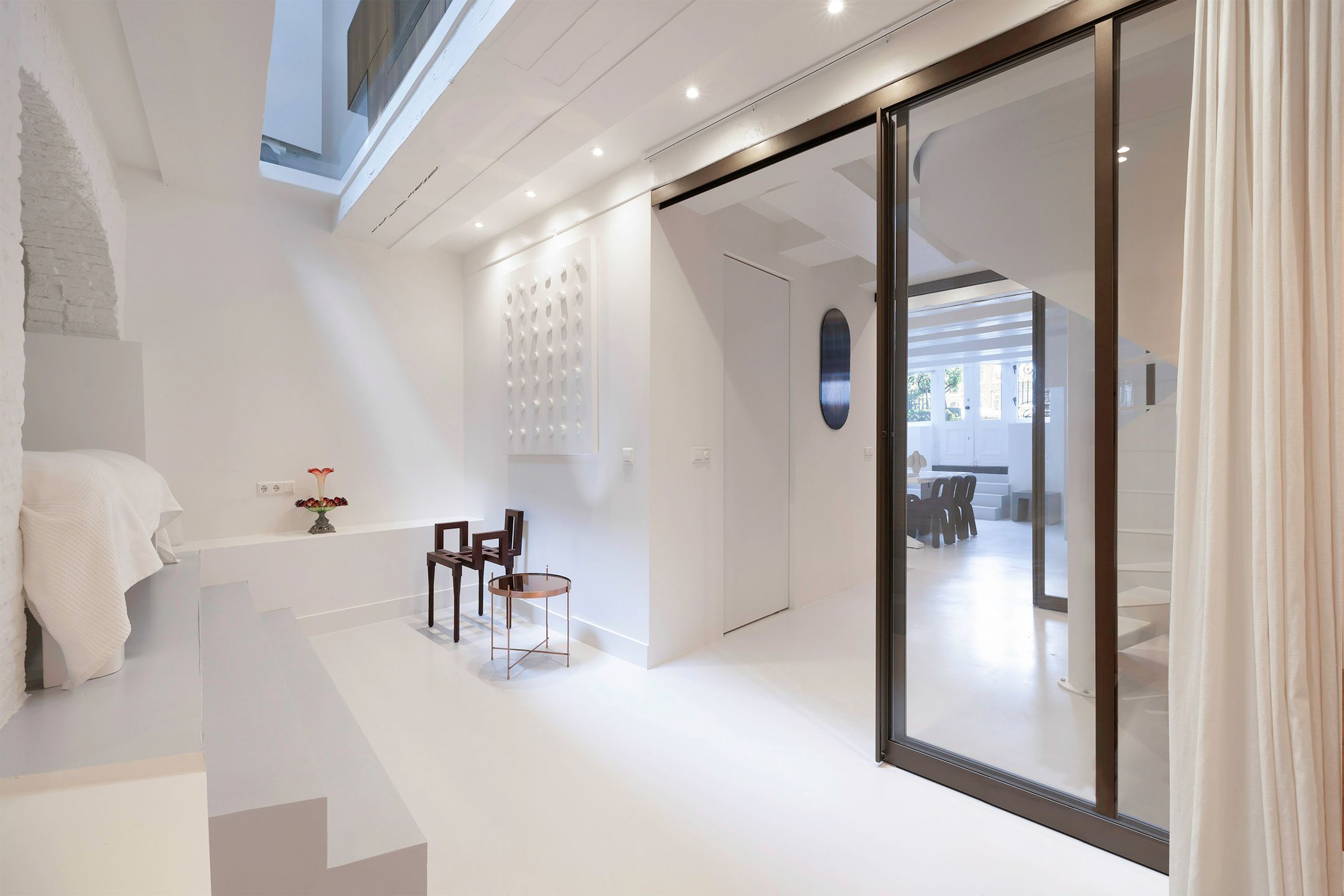 Exceptional 17th-Century Canal Apartment with High-End Turnkey Finish — 26