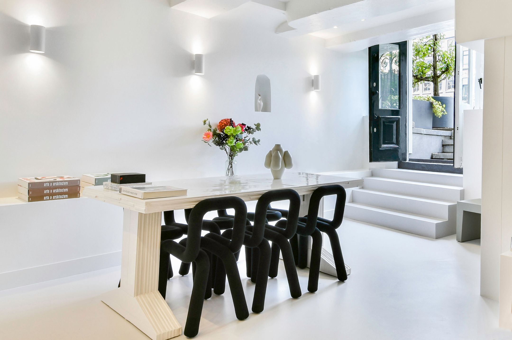 Exceptional 17th-Century Canal Apartment with High-End Turnkey Finish — 35