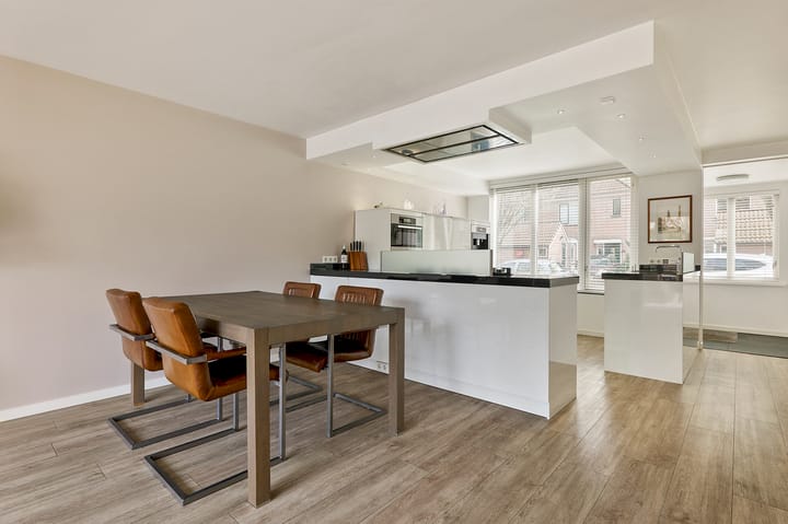 Photo 3 of Overweg 170