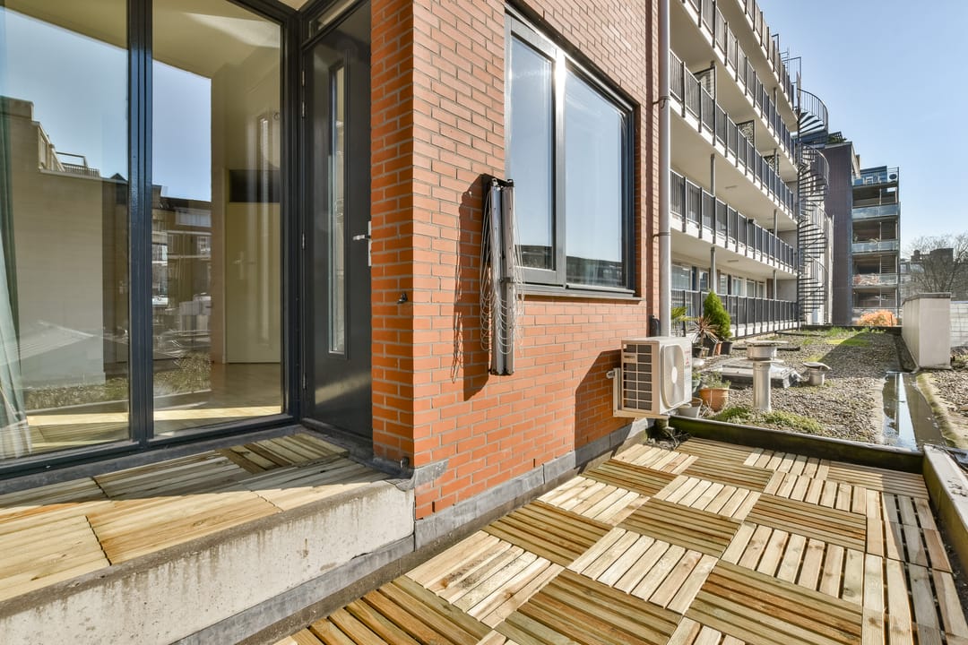 Apartment with terrace and water view in Amsterdam-West — 13
