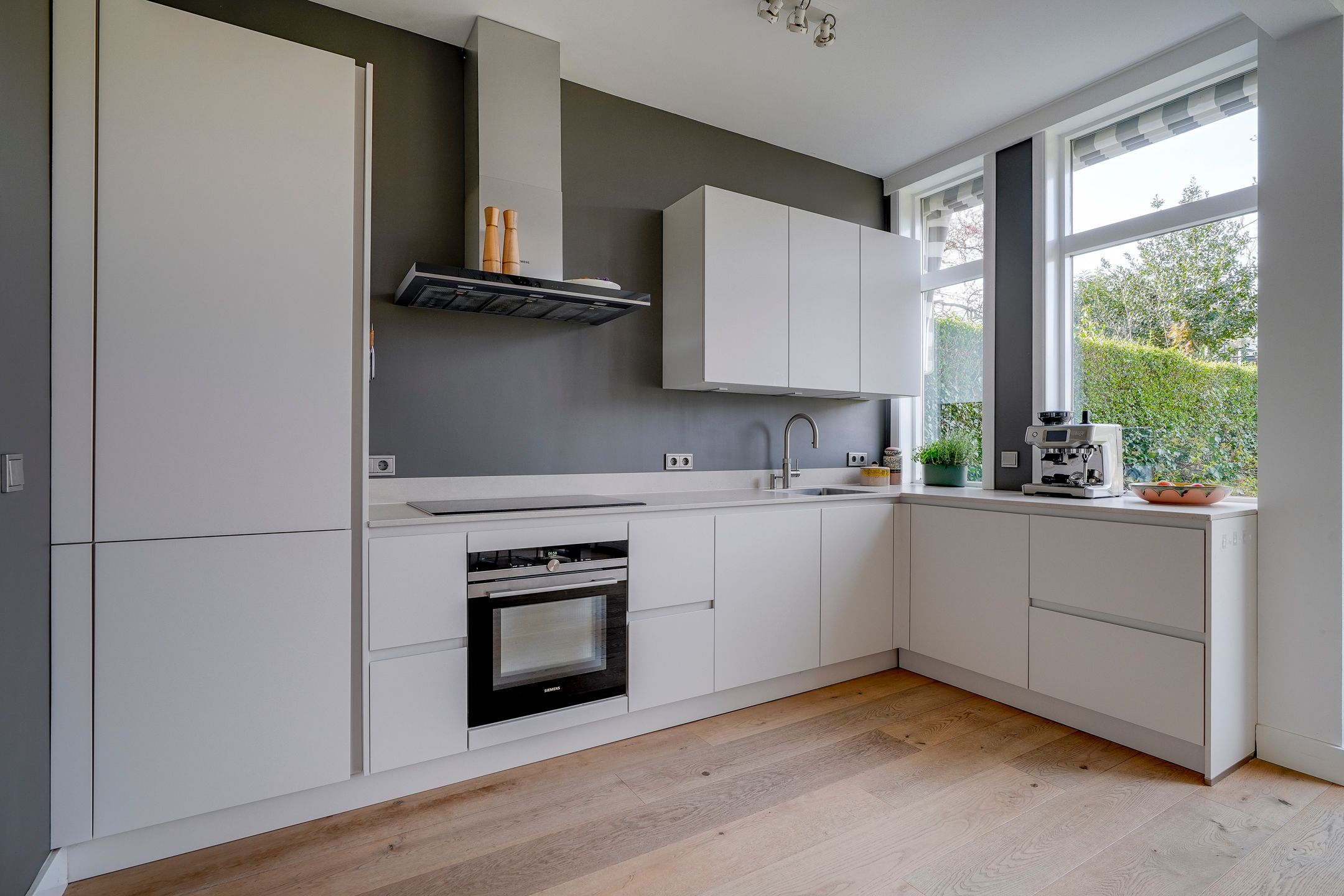 Charming 1930s Semi-Detached House with Deep West-Facing Garden — 14