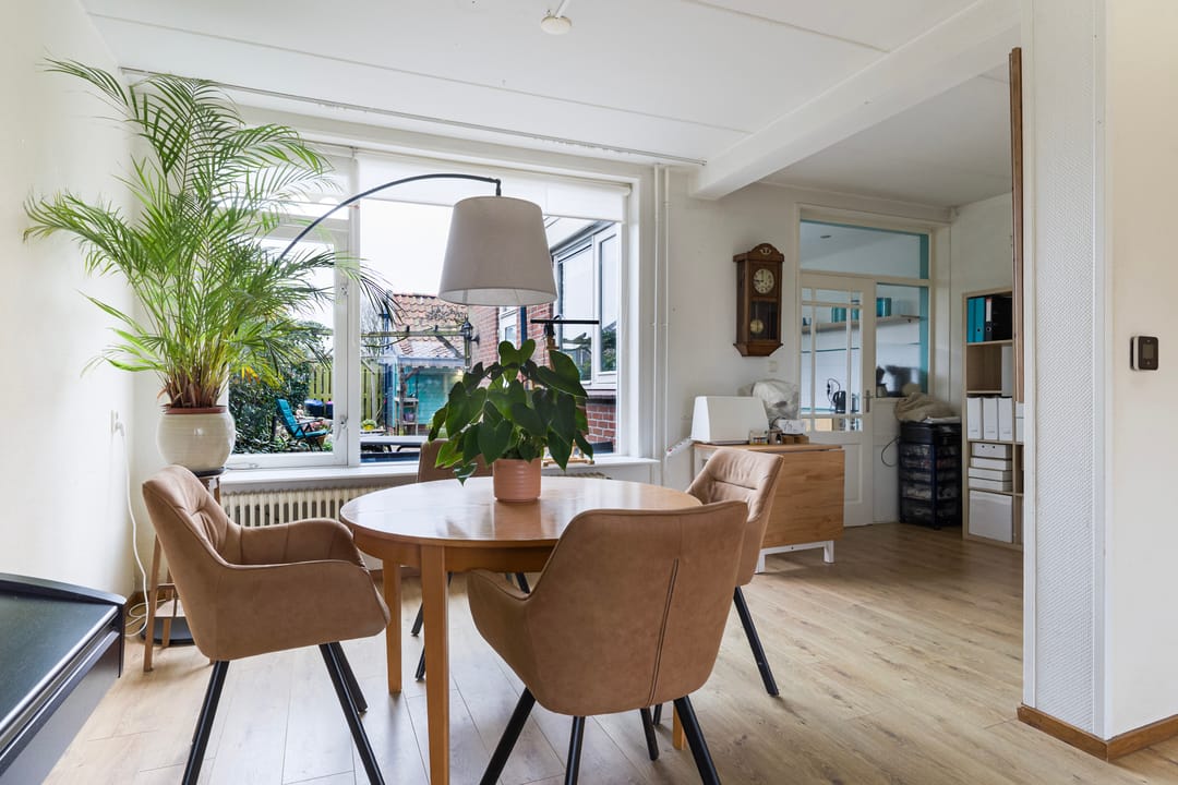 Photo 2 of Sixmastins 4