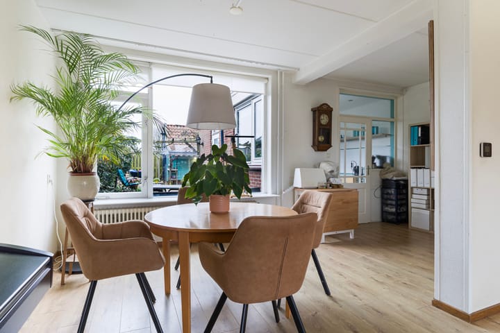 Photo 2 of Sixmastins 4