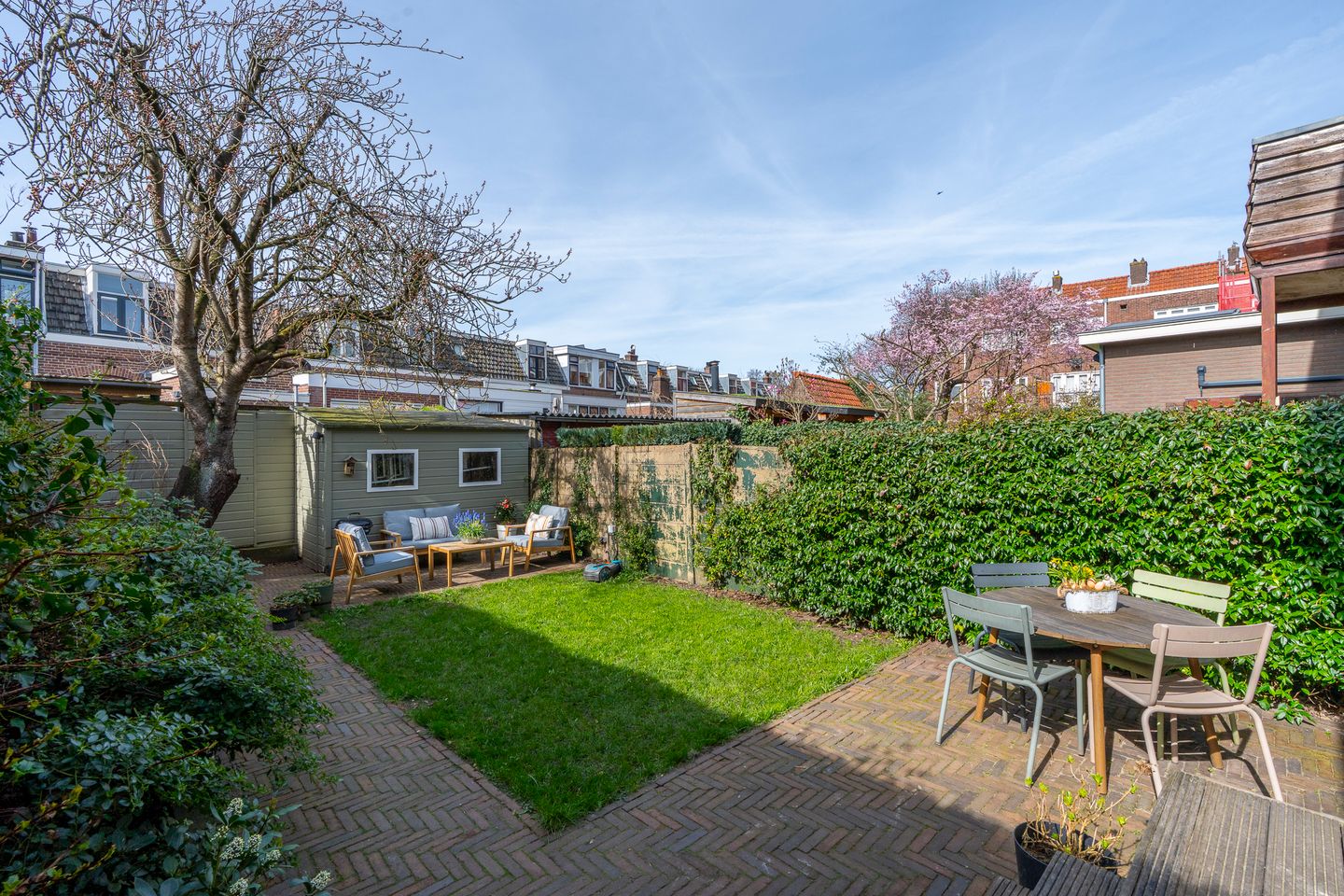 Charming 1930s Semi-Detached House with Deep West-Facing Garden — 18