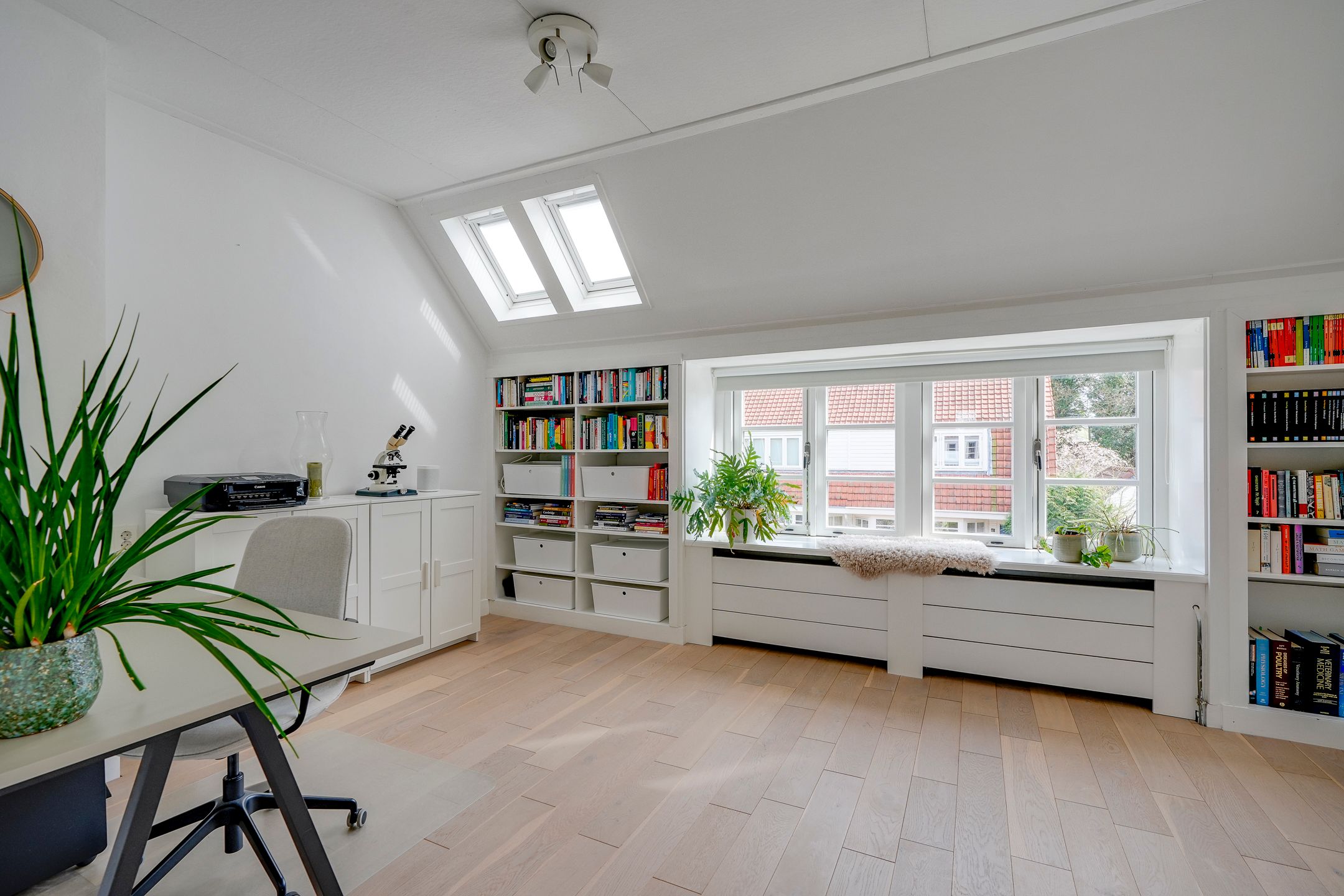 Charming 1930s Semi-Detached House with Deep West-Facing Garden — 23