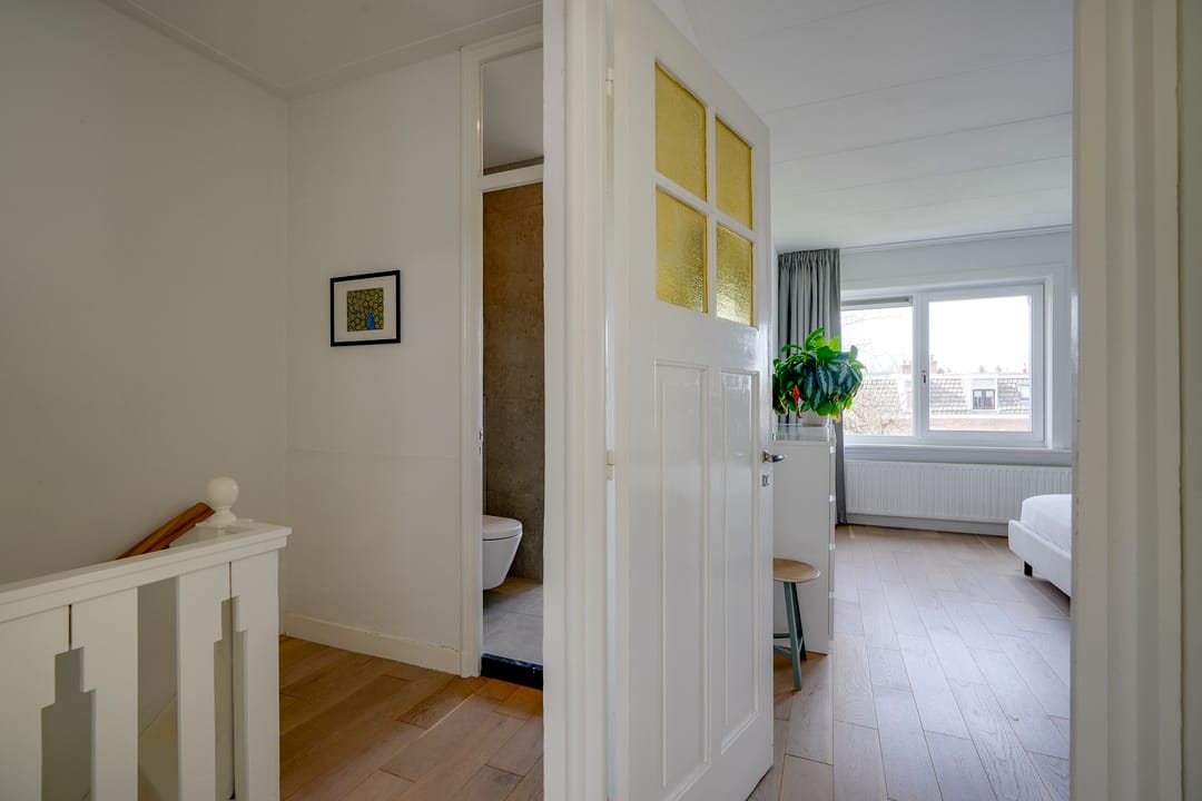 Charming 1930s Semi-Detached House with Deep West-Facing Garden — 27