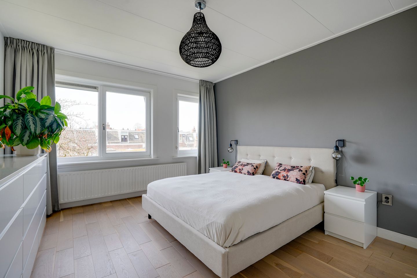 Charming 1930s Semi-Detached House with Deep West-Facing Garden — 28